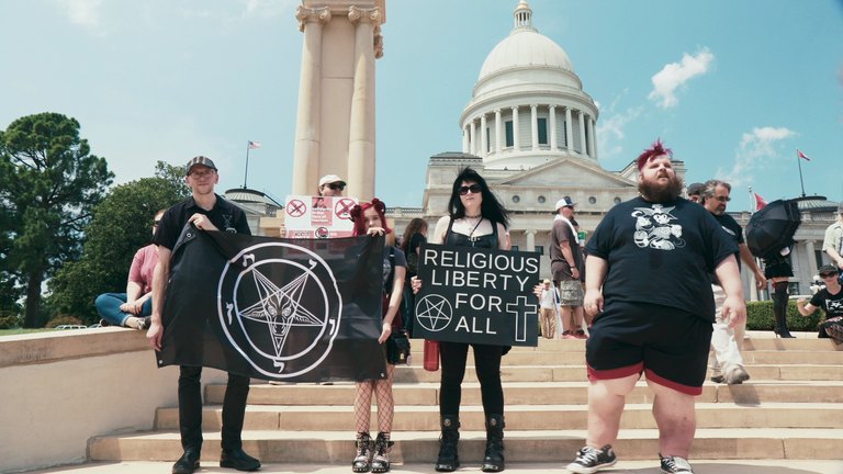 https://www.horreur.quebec/wp-content/uploads/2019/05/hail_satan_still-31_fe27d837-963b-e911-a983-0edcbcd33718_768.jpg