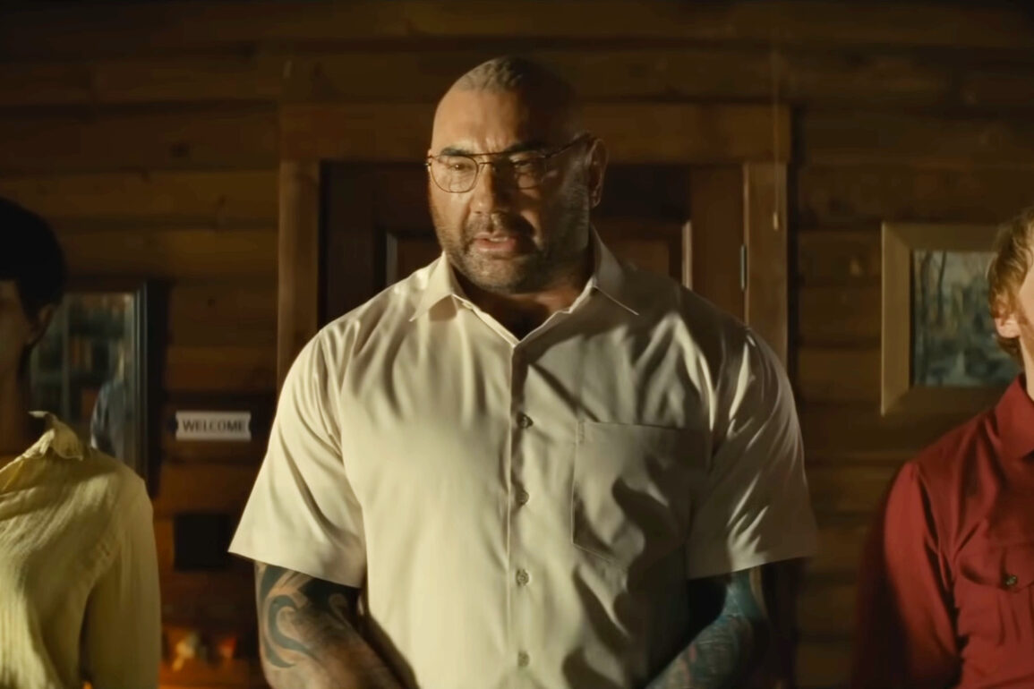 Knock at the Cabin Official Trailer 2 0 screenshot